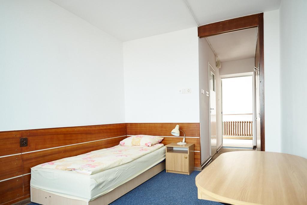 Floor Hostel